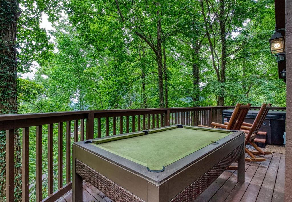 Moonshine Chalet, Hot Tub, Pool Access, Wifi, 1089 Free Tickets Each Paid Day, Dollywood And More Гатлинбург Экстерьер фото