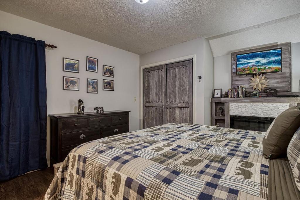 Moonshine Chalet, Hot Tub, Pool Access, Wifi, 1089 Free Tickets Each Paid Day, Dollywood And More Гатлинбург Экстерьер фото