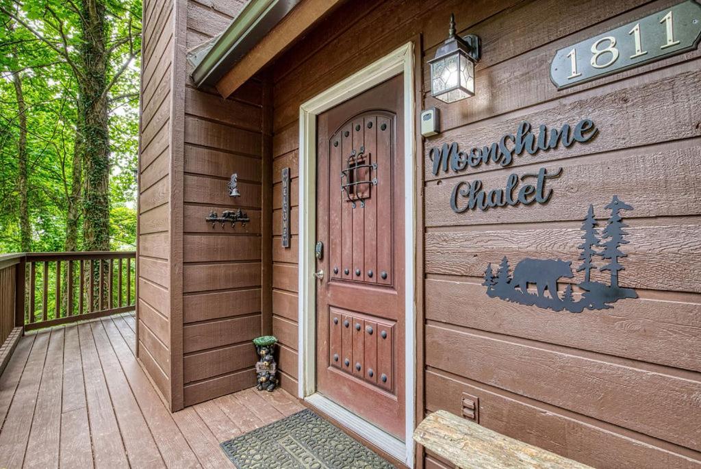 Moonshine Chalet, Hot Tub, Pool Access, Wifi, 1089 Free Tickets Each Paid Day, Dollywood And More Гатлинбург Экстерьер фото