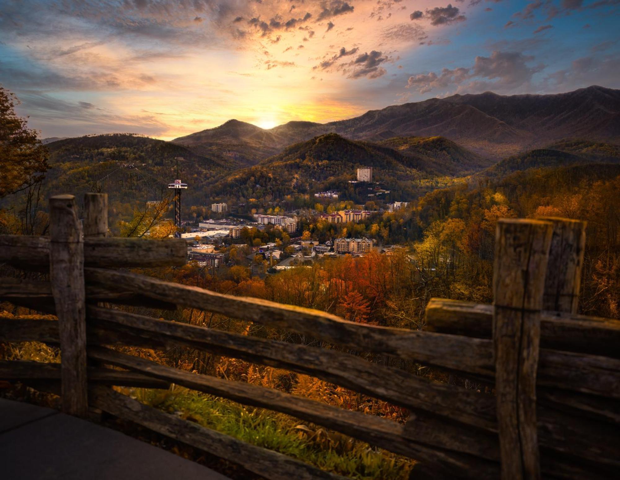 Moonshine Chalet, Hot Tub, Pool Access, Wifi, 1089 Free Tickets Each Paid Day, Dollywood And More Гатлинбург Экстерьер фото