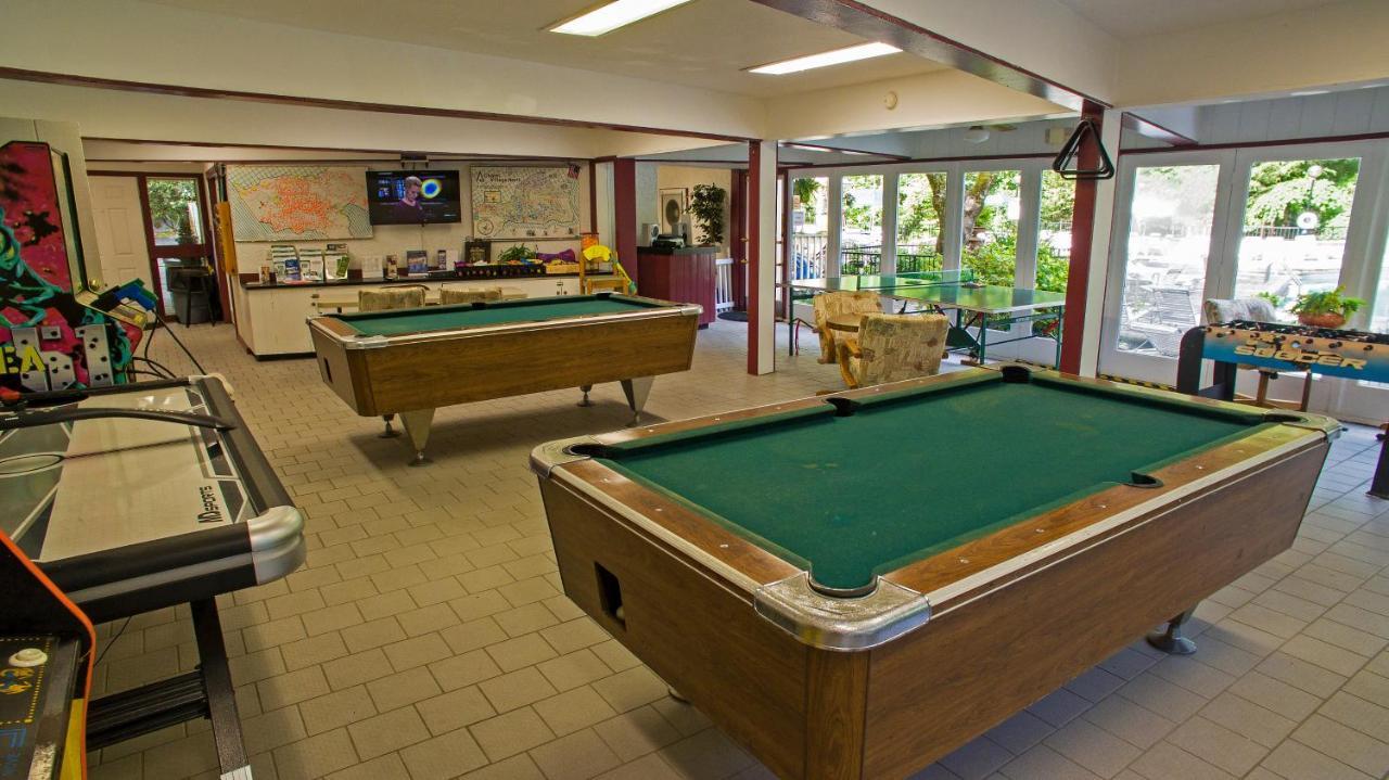 Moonshine Chalet, Hot Tub, Pool Access, Wifi, 1089 Free Tickets Each Paid Day, Dollywood And More Гатлинбург Экстерьер фото